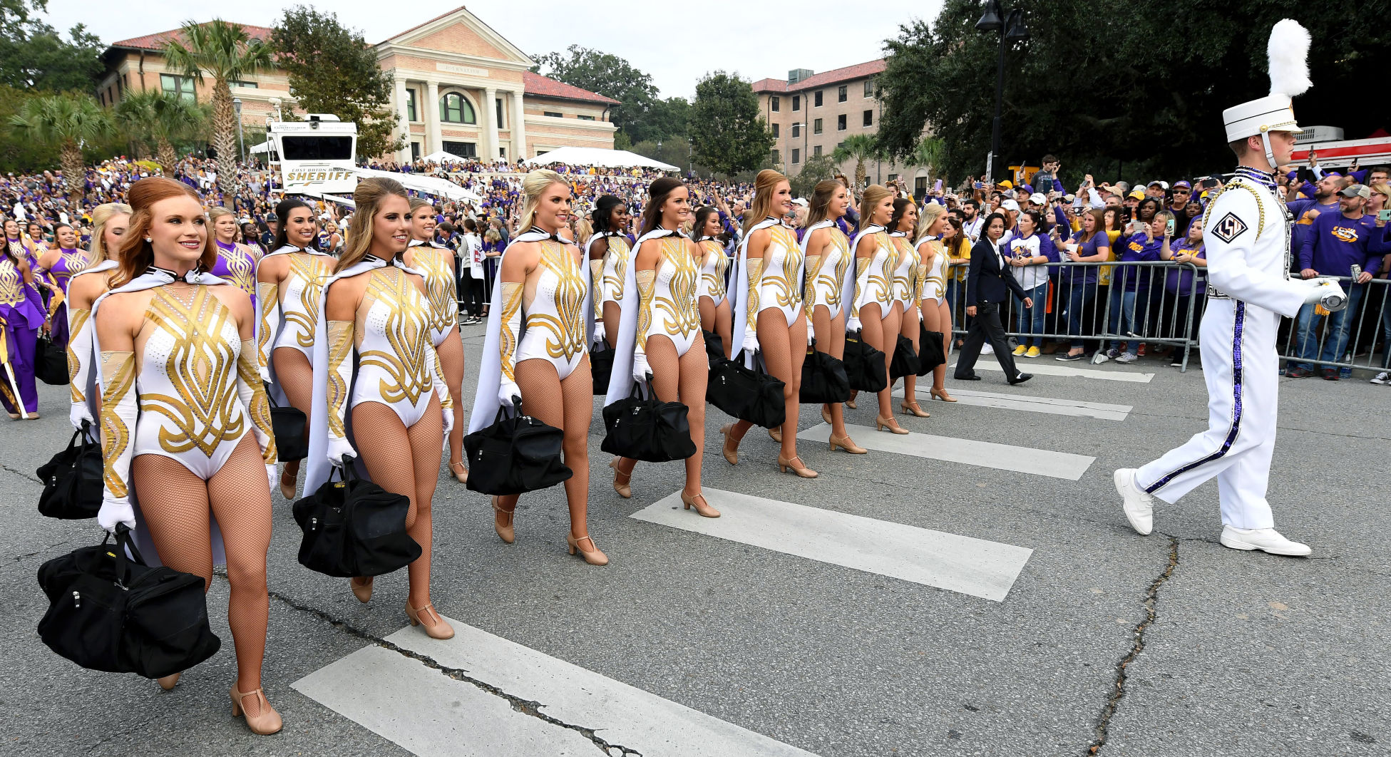 BR.lsufloridamain0134.101319 bf.jpg
